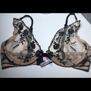 Victoria Secret “Very Sexy” 36D, underwire